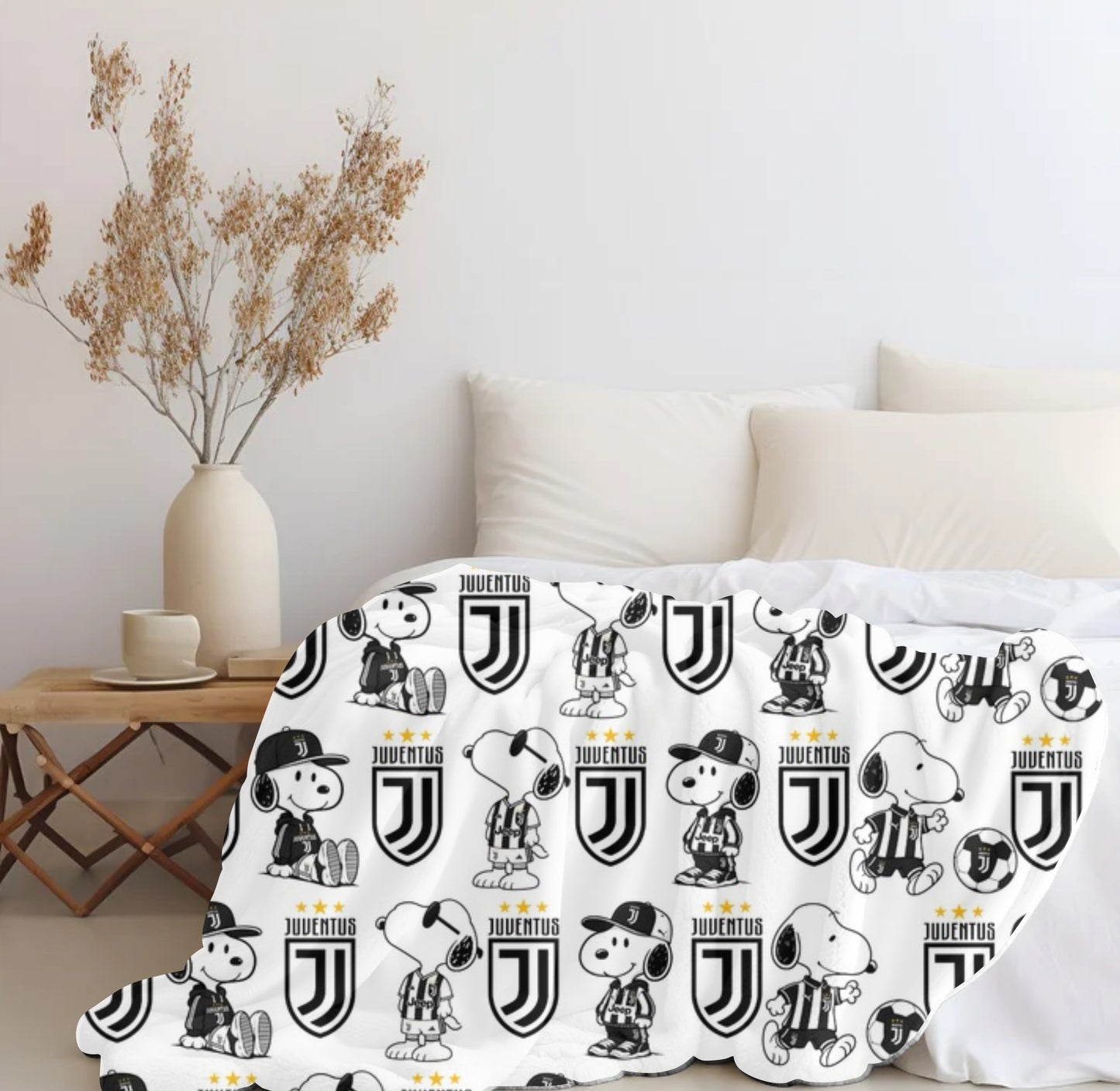 Snoopy x Juventus Plush Blanket