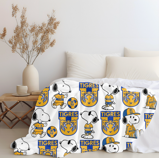 Snoopy x Tigres UANL Plush Blanket