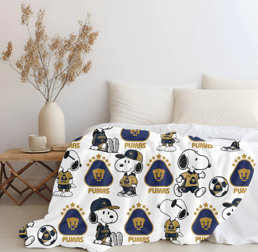 Snoopy x Pumas Plush Blanket