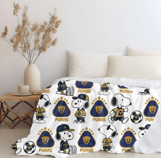 Snoopy x Pumas Plush Blanket